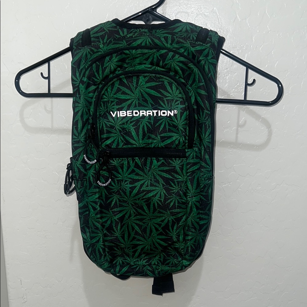 Interaction Green Leaf Print Hydropack